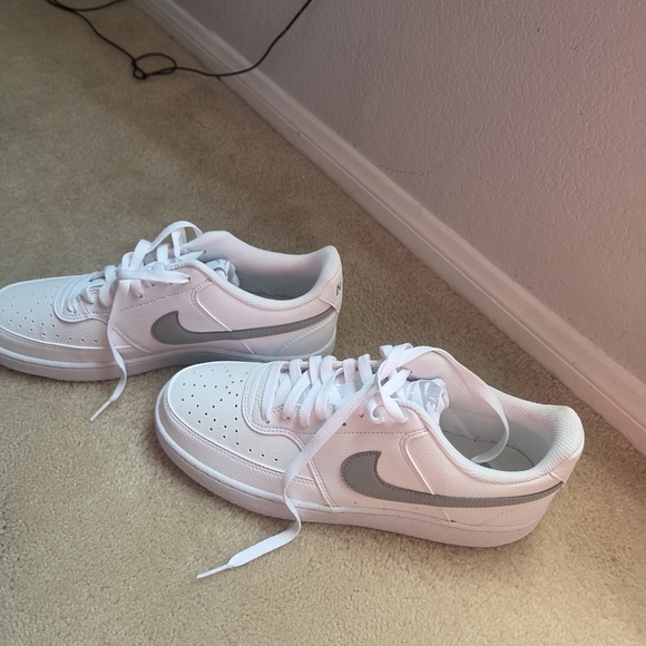 Size 9 M/10W- Nike Court Vision Next Nature Low White/White/Light Smoke Grey - Picture 4 of 7